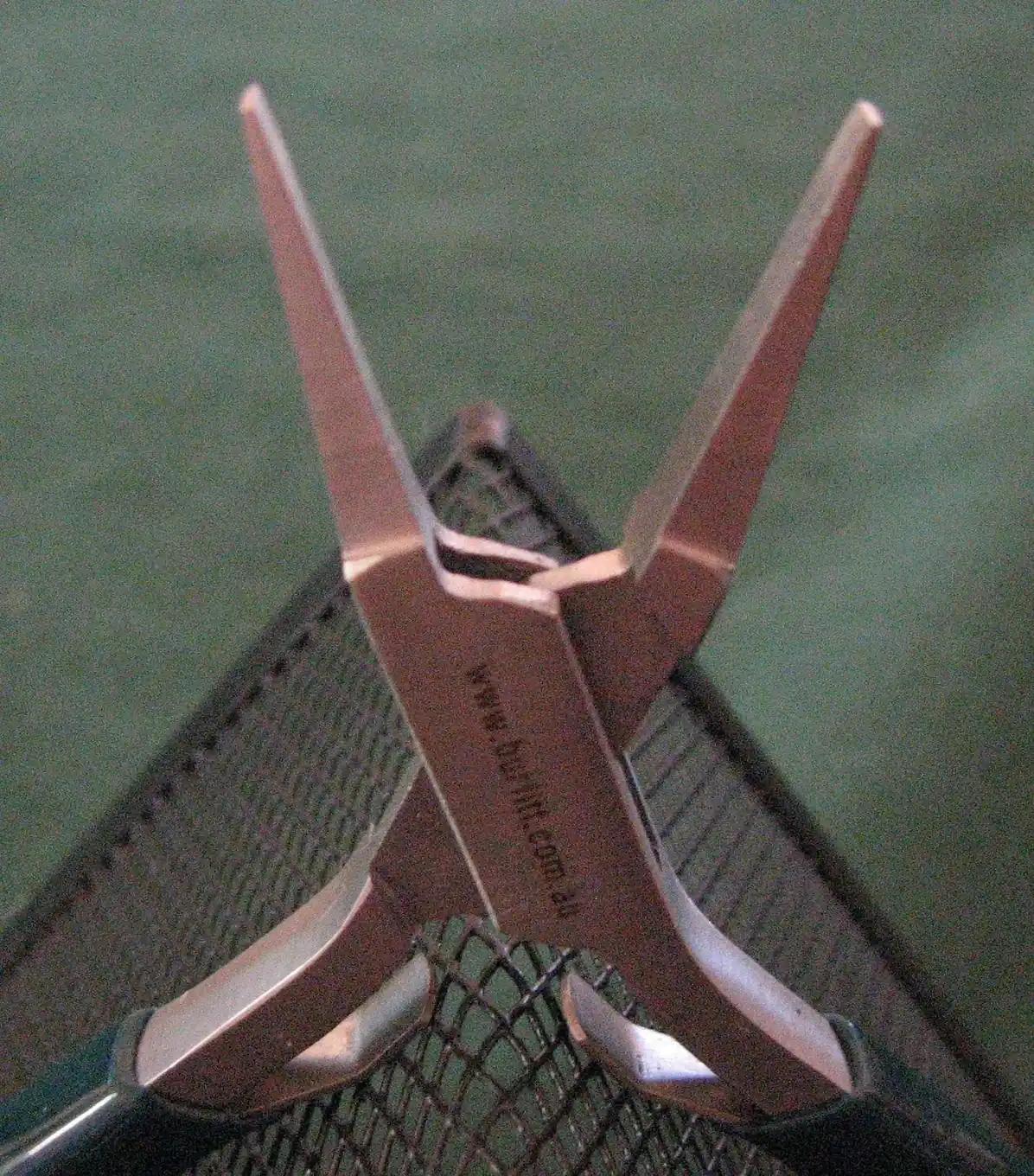 3432_flat-nose-plier-with-green-background